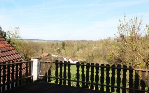 Einfamilienhaus mit Nebengebäude in Gochsheim!