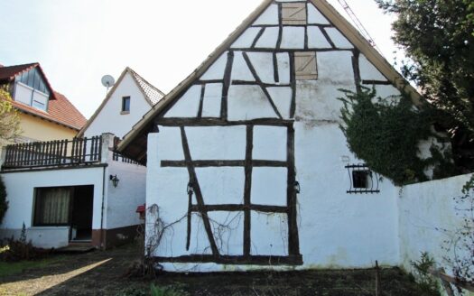 Einfamilienhaus mit Nebengebäude in Gochsheim!