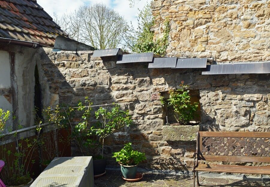 Terrasse und Stadtmauer