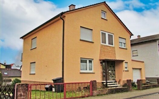 Einfamilienhaus auf großem Grundstück in Östringen!