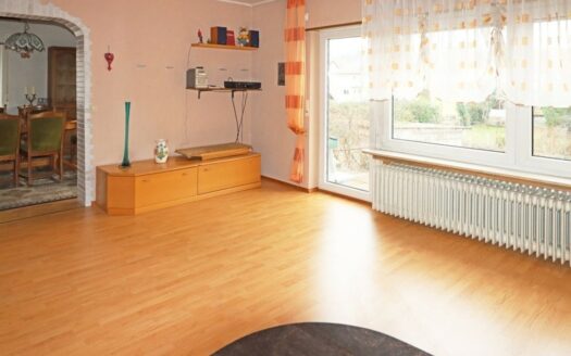 Einfamilienhaus auf großem Grundstück in Östringen!