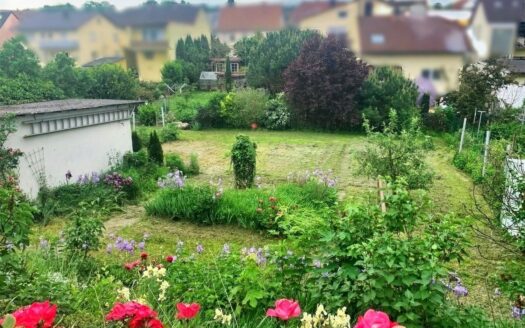 Einfamilienhaus auf großem Grundstück in Östringen!