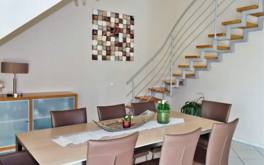 Hochwertig ausgestattete Maisonette-Wohnung am Ortsrand von Oberhausen-Rheinhausen, OT Oberhausen!