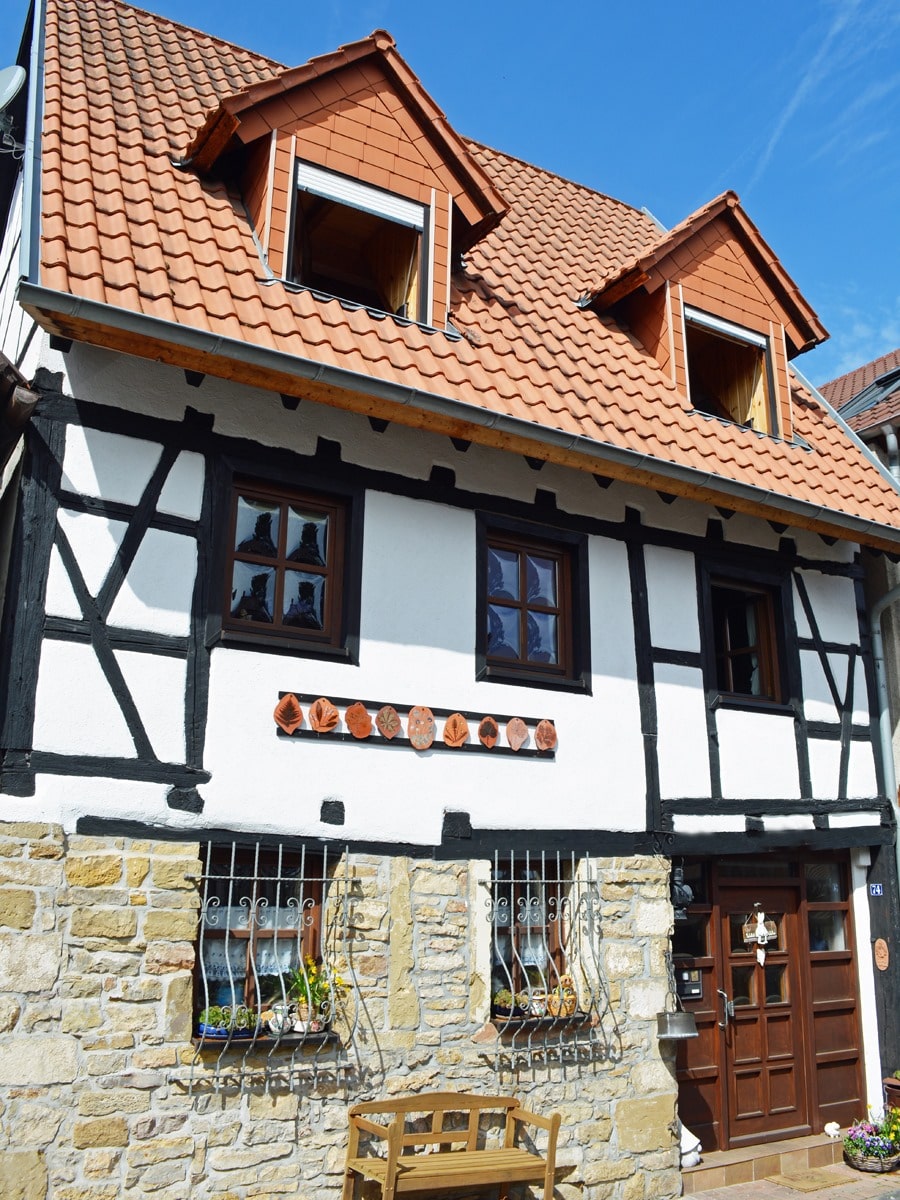Strassenansicht von links