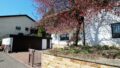 Ansicht mit Garage