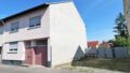 Vorderseite Haus und Grundstück
