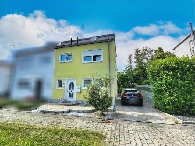 Blick auf die Doppelhaushälfte