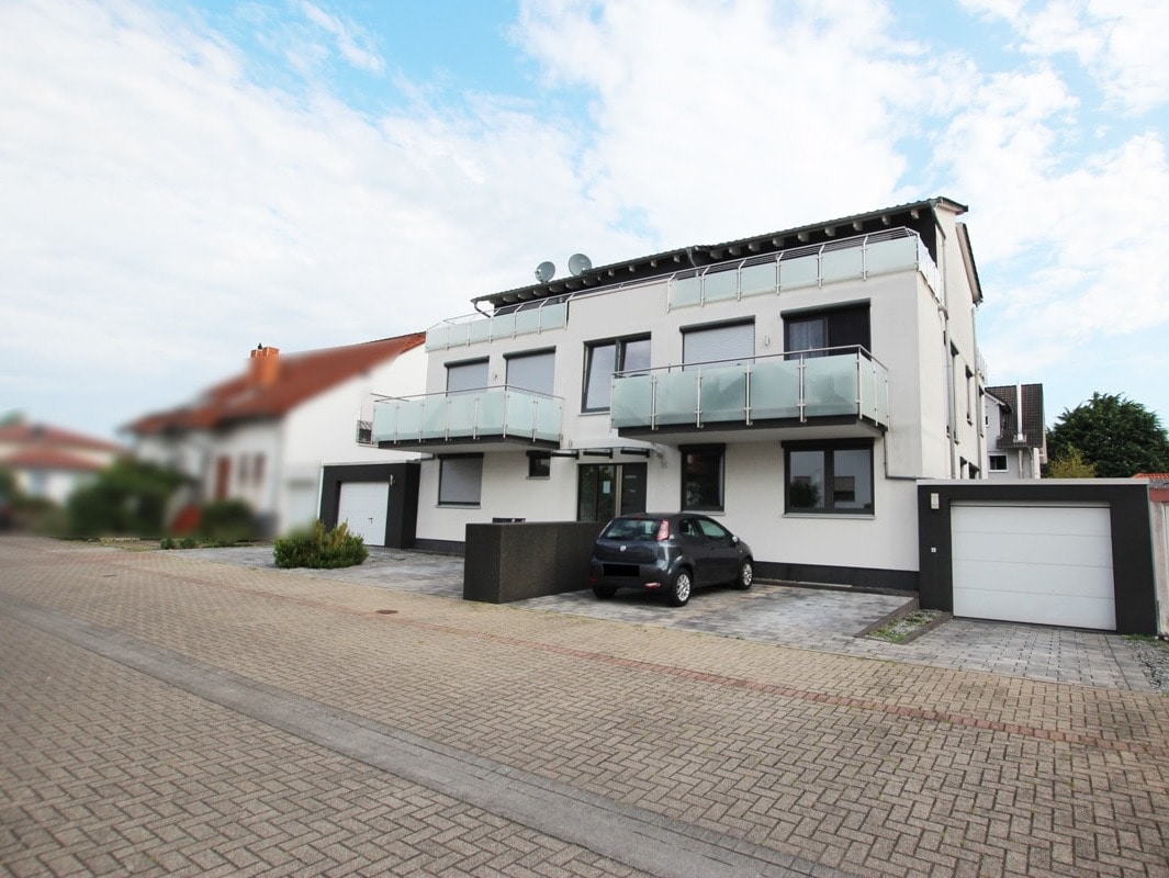 Straßenansicht von rechts