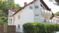 Blick auf das Mehrfamilienhaus