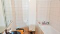 Bad mit Wanne EG