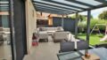 große überdachte Terrasse