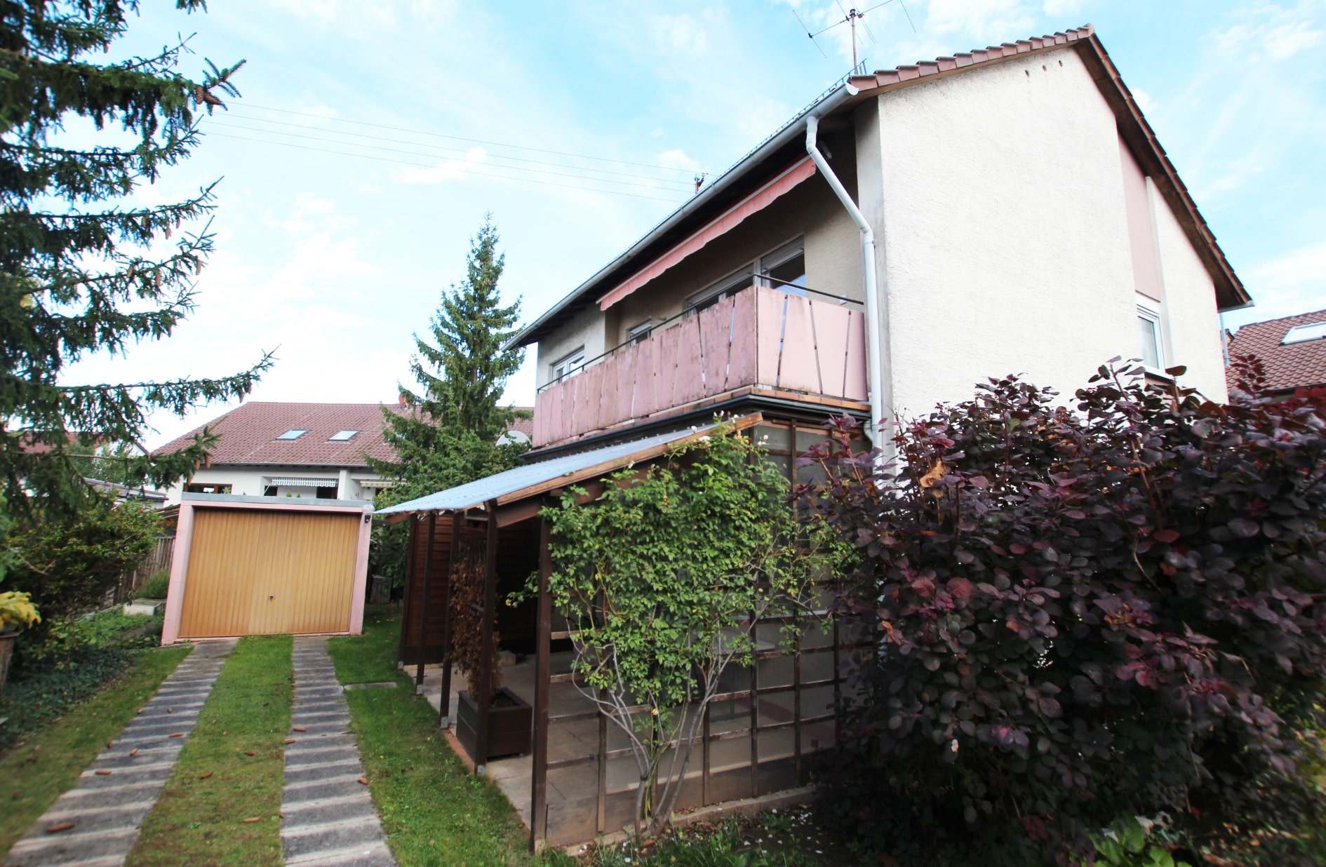 Ansicht mit zweiter Garage