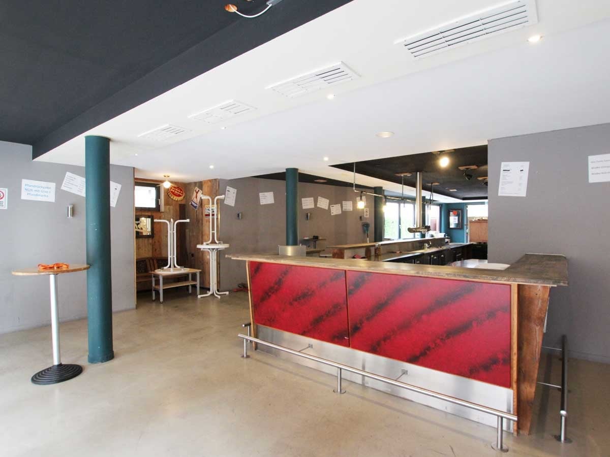 Bistro / Blick zur Theke