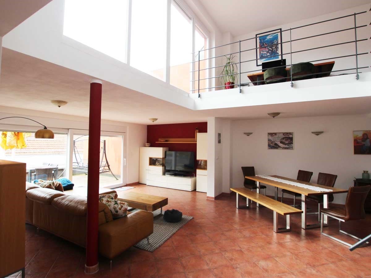 Wohnbereich mit Blick zur Galerie