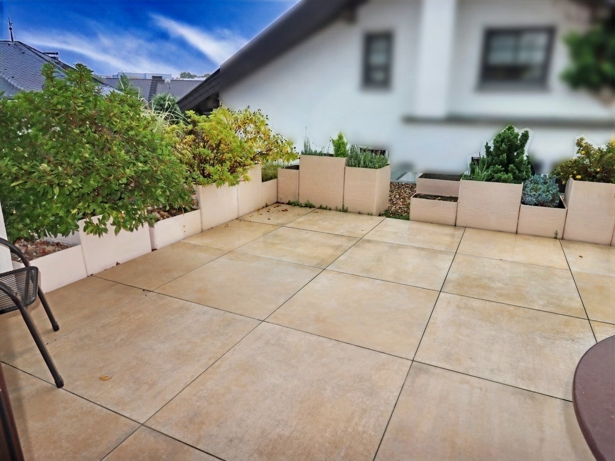 Terrasse über der Garage