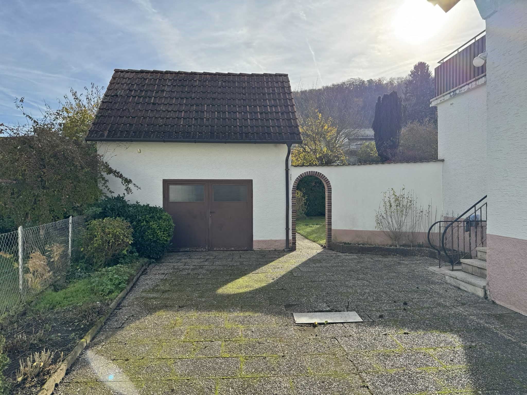 Garage (ehemaliger Hühnerstall)