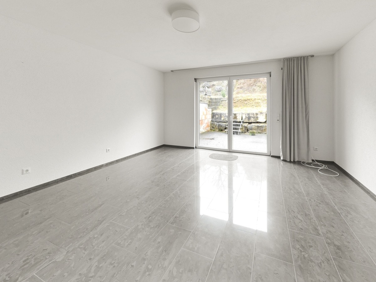 Wohnzimmer mit Blick zur Terrasse