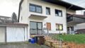 Außenansicht mit Garage