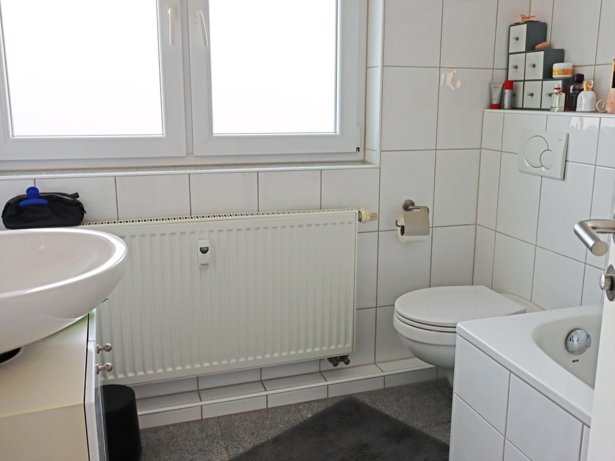 Bad, Wohnung im OG
