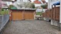 Hof mit Garagen