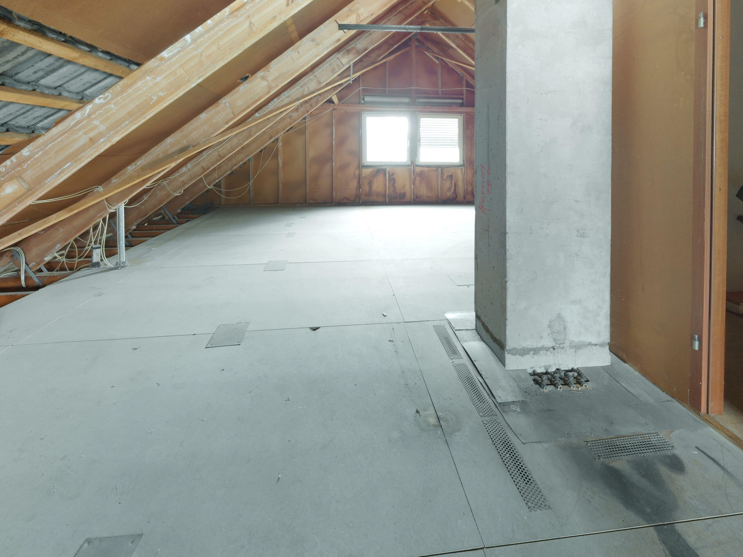 unausgebautes Dachgeschoss