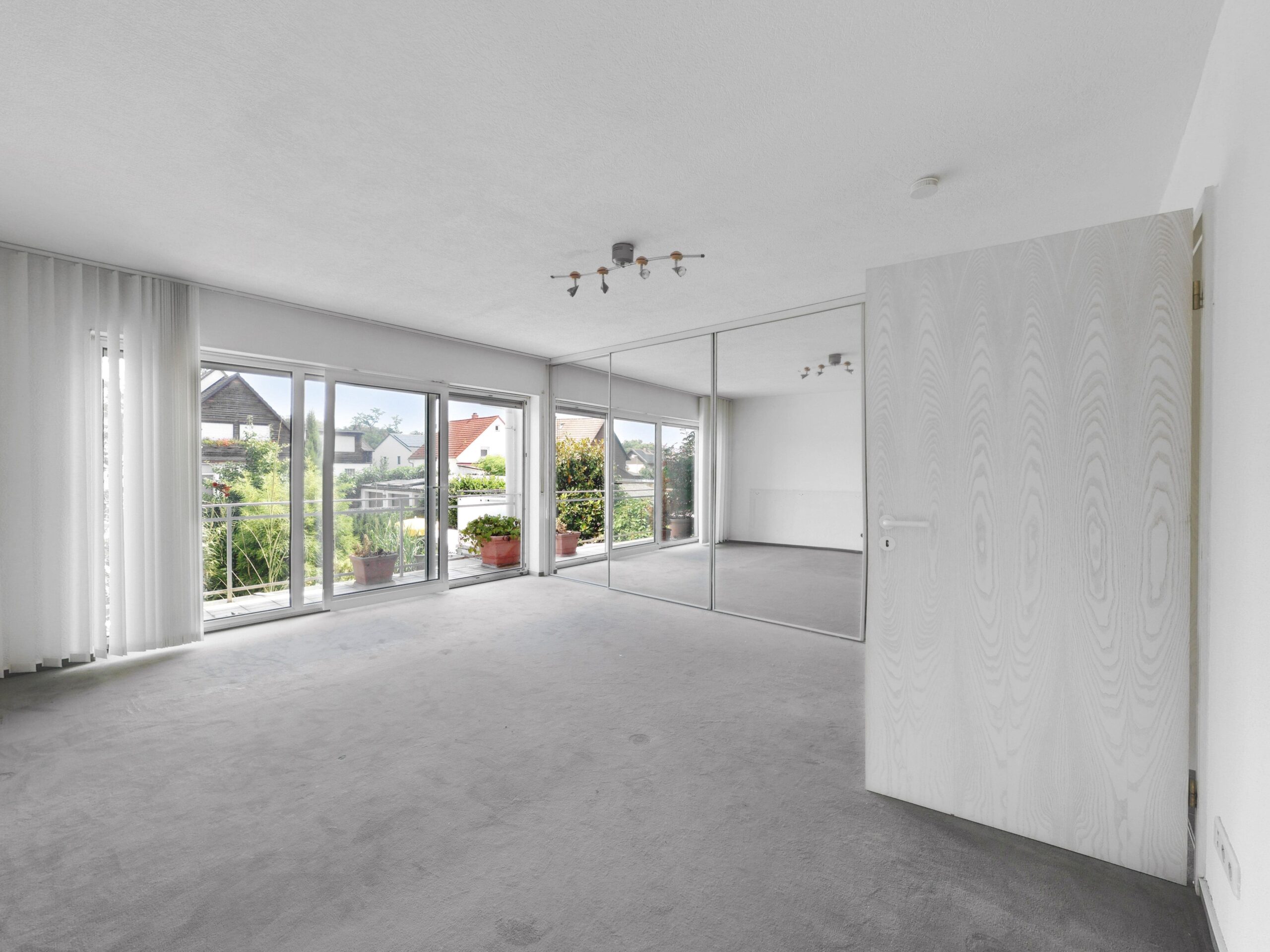 Schlafzimmer inkl. Einbauschrank OG