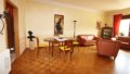 Wohn- und Esszimmer der Wohnung im OG links