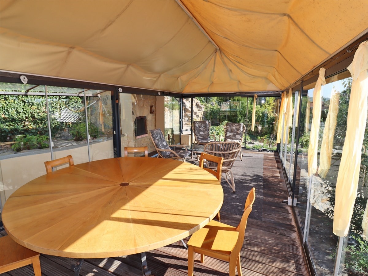 Gartenpavillon innen