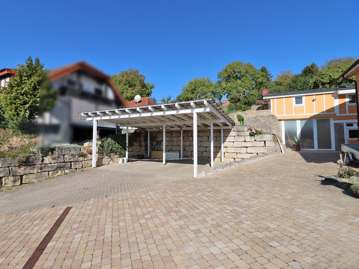 Zufahrt - Carport